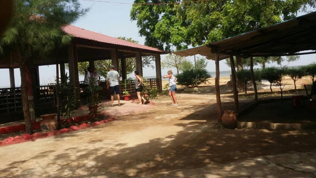 Tendaba Camp Hotel Buitenkant foto